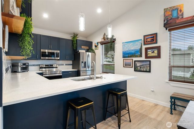 17 E Sellegren Road, Allyn, WA 98524