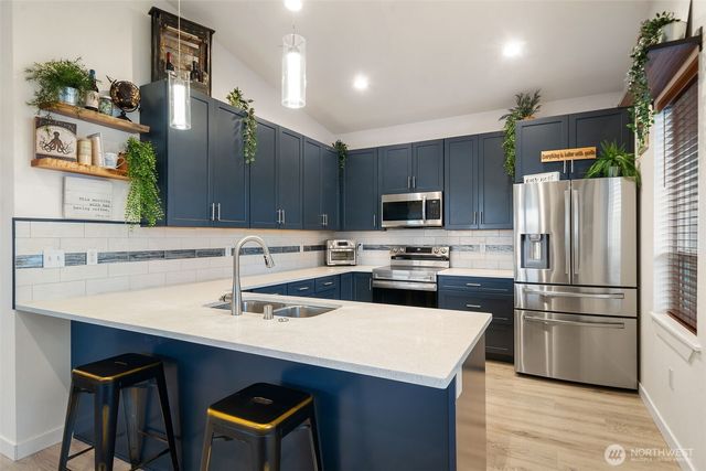 17 E Sellegren Road, Allyn, WA 98524