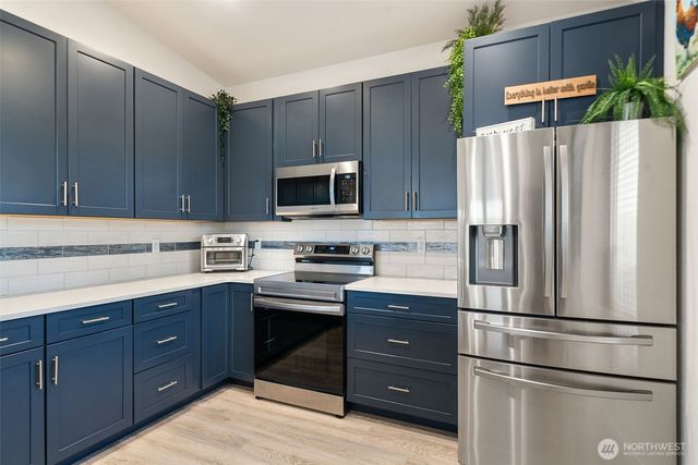 17 E Sellegren Road, Allyn, WA 98524