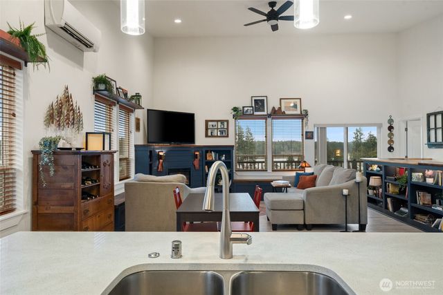 17 E Sellegren Road, Allyn, WA 98524