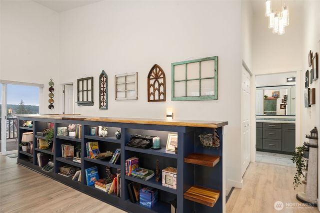 17 E Sellegren Road, Allyn, WA 98524