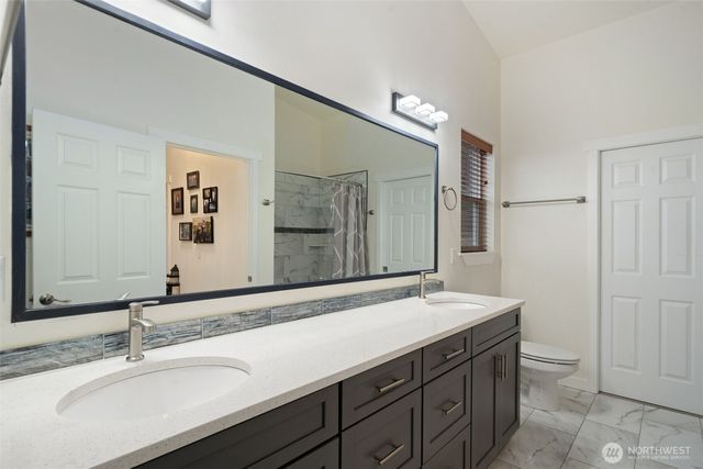 17 E Sellegren Road, Allyn, WA 98524