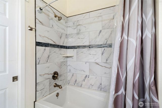 17 E Sellegren Road, Allyn, WA 98524