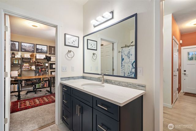 17 E Sellegren Road, Allyn, WA 98524