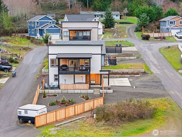 17 E Sellegren Road, Allyn, WA 98524