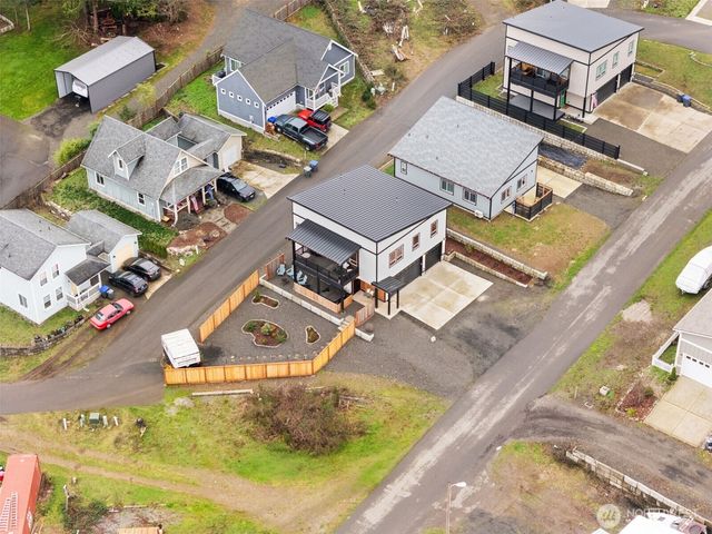 17 E Sellegren Road, Allyn, WA 98524