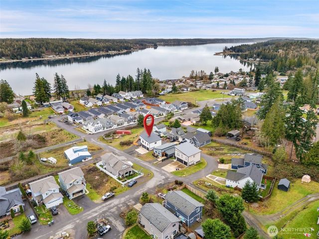 17 E Sellegren Road, Allyn, WA 98524