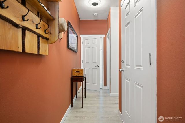 17 E Sellegren Road, Allyn, WA 98524