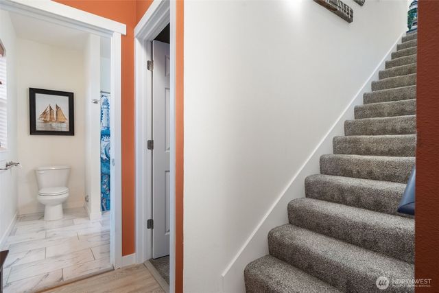 17 E Sellegren Road, Allyn, WA 98524