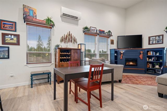 17 E Sellegren Road, Allyn, WA 98524