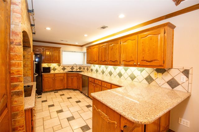 2410 Radcliffe Drive, Rowlett, TX 75088