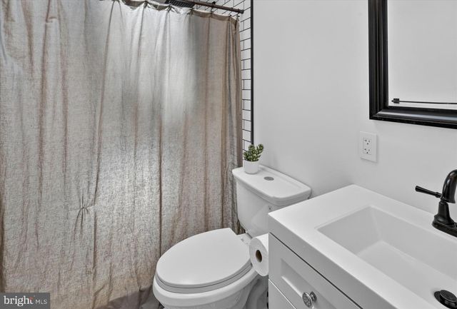 205 NAPFLE AVE, Philadelphia, PA 19111