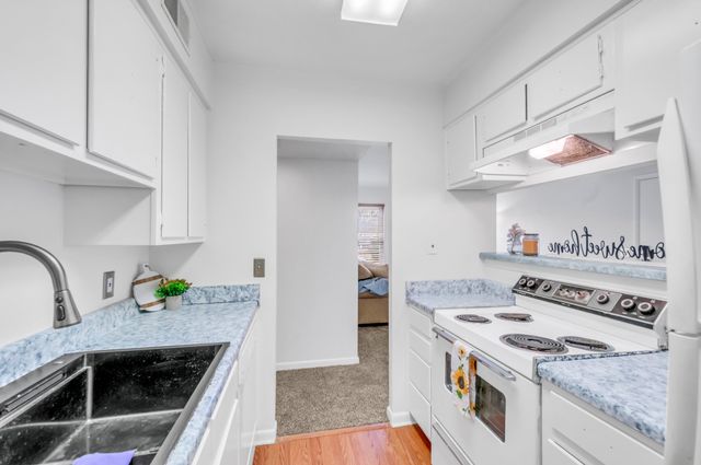 810 Bellevue Rd Apt 242, Nashville, TN 37221