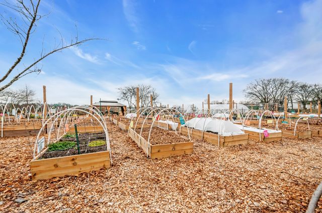 810 Bellevue Rd Apt 242, Nashville, TN 37221