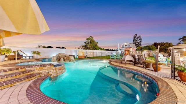 51 Trinity St, Oceanside, CA 92057
