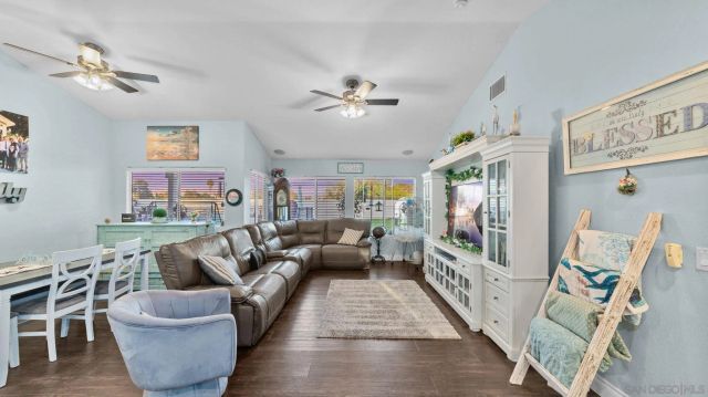 51 Trinity St, Oceanside, CA 92057