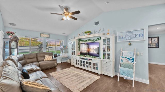 51 Trinity St, Oceanside, CA 92057