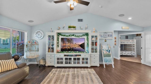 51 Trinity St, Oceanside, CA 92057