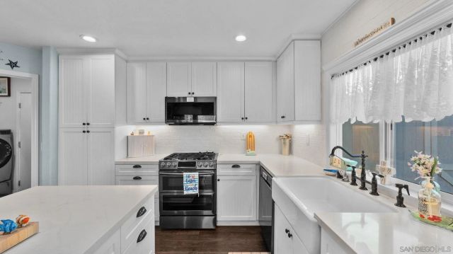 51 Trinity St, Oceanside, CA 92057