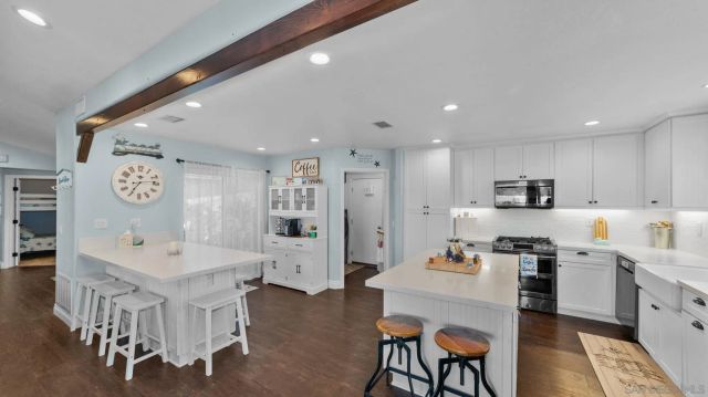51 Trinity St, Oceanside, CA 92057