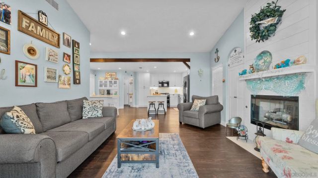 51 Trinity St, Oceanside, CA 92057
