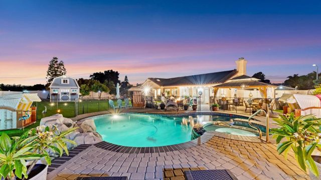 51 Trinity St, Oceanside, CA 92057