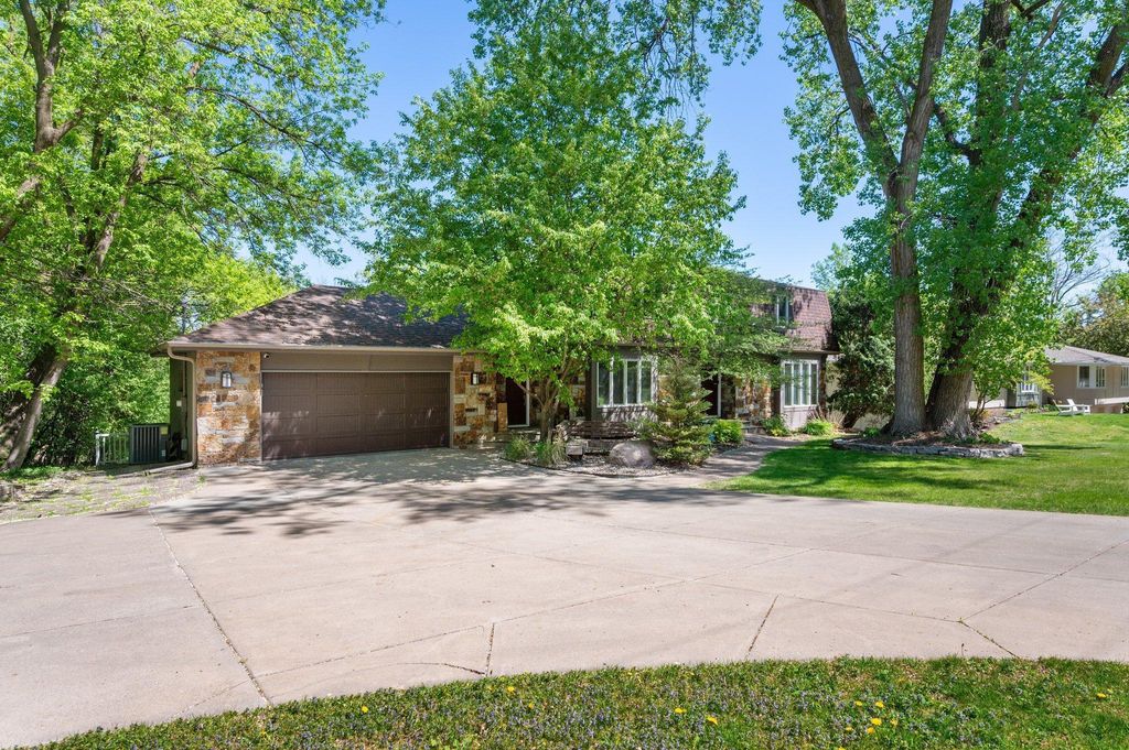 6328 Interlachen Boulevard, Edina, MN 55436