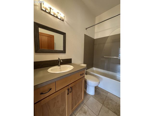 2823 N KILLINGSWORTH St, Portland, OR 97217