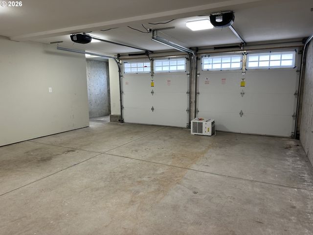 2823 N KILLINGSWORTH St, Portland, OR 97217