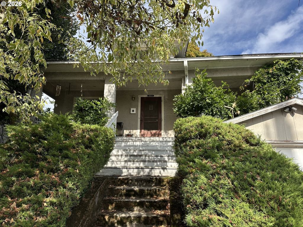 2823 N KILLINGSWORTH St, Portland, OR 97217