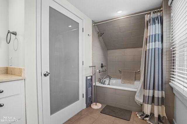 20631 Wedgewood Drive, Grosse Pointe Woods, MI 48236