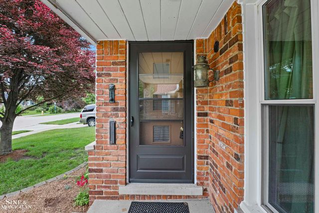 20631 Wedgewood Drive, Grosse Pointe Woods, MI 48236