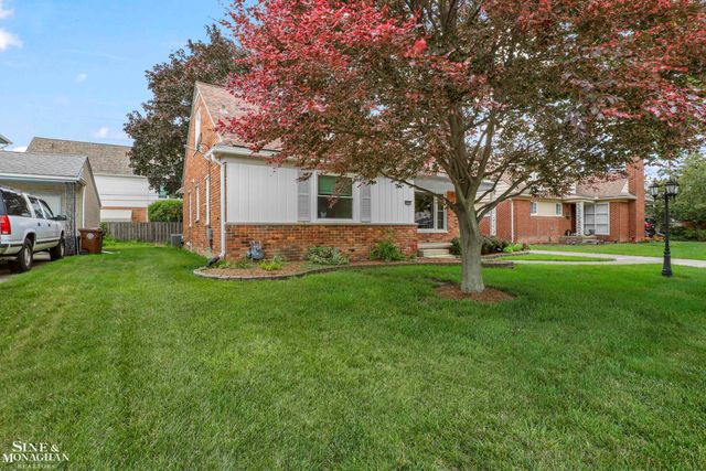 20631 Wedgewood Drive, Grosse Pointe Woods, MI 48236