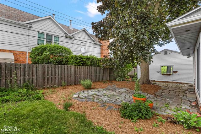 20631 Wedgewood Drive, Grosse Pointe Woods, MI 48236