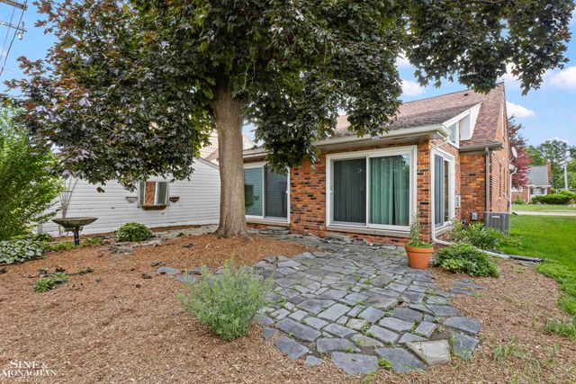 20631 Wedgewood Drive, Grosse Pointe Woods, MI 48236