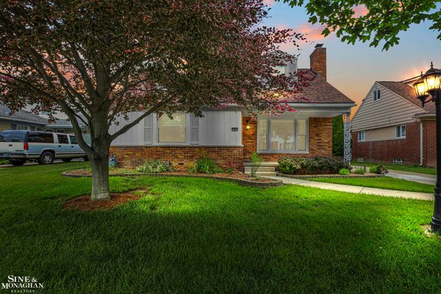 20631 Wedgewood Drive, Grosse Pointe Woods, MI 48236