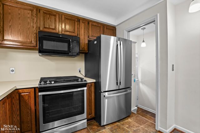 20631 Wedgewood Drive, Grosse Pointe Woods, MI 48236