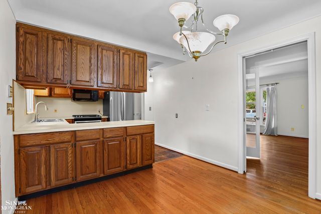 20631 Wedgewood Drive, Grosse Pointe Woods, MI 48236