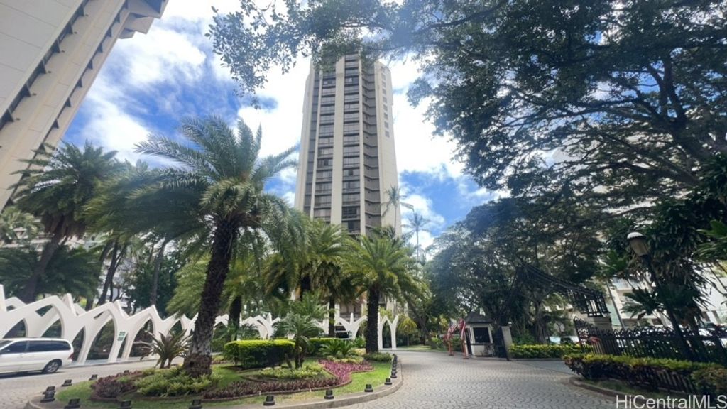 300 Wai Nani Way II417, Honolulu, HI 96815