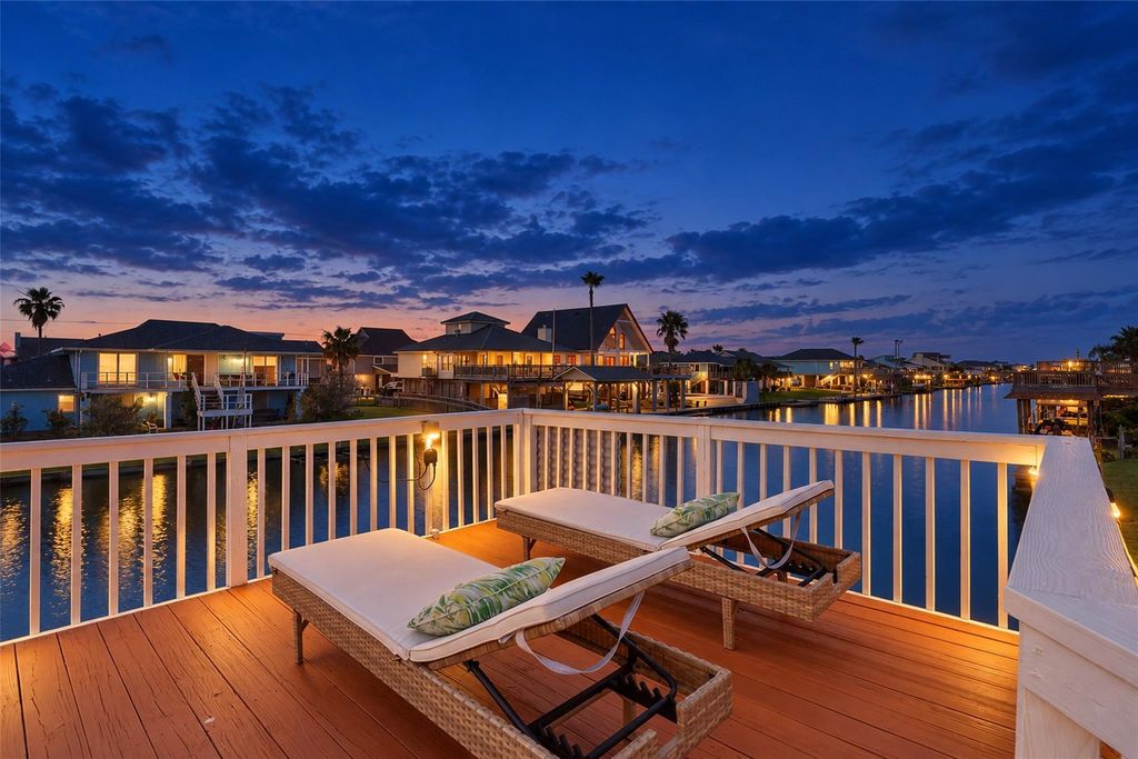 1078 Redfish Street, Bayou Vista, TX 77563