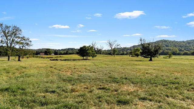 2811 Bert Watt Rd, Petersburg, TN 37144