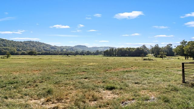 2811 Bert Watt Rd, Petersburg, TN 37144