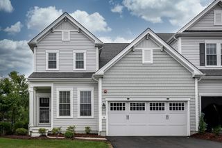 35 Magnolia Dr 35, Hopkinton, MA 01748