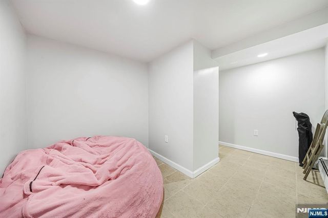 418 10th Street, Newark, NJ 07103