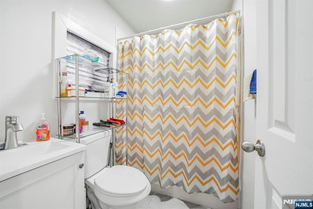 418 10th Street, Newark, NJ 07103