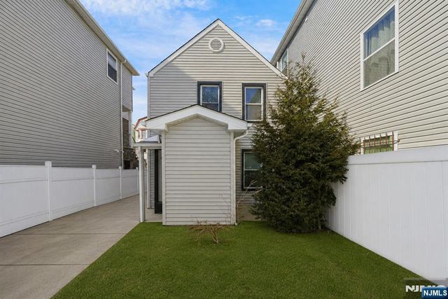 418 10th Street, Newark, NJ 07103