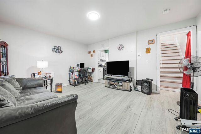 418 10th Street, Newark, NJ 07103