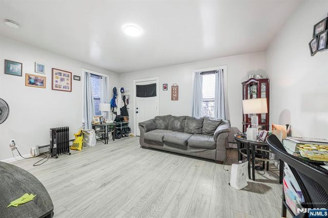 418 10th Street, Newark, NJ 07103