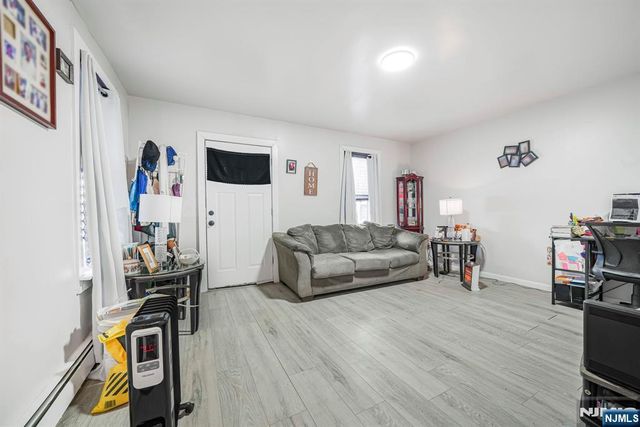 418 10th Street, Newark, NJ 07103