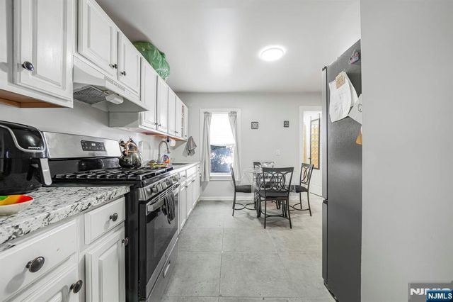 418 10th Street, Newark, NJ 07103
